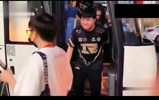 爆料网红女友是谁啊视频,视频爆料背后的神秘人物 第1张 爆料网红女友是谁啊视频,视频爆料背后的神秘人物 第1张